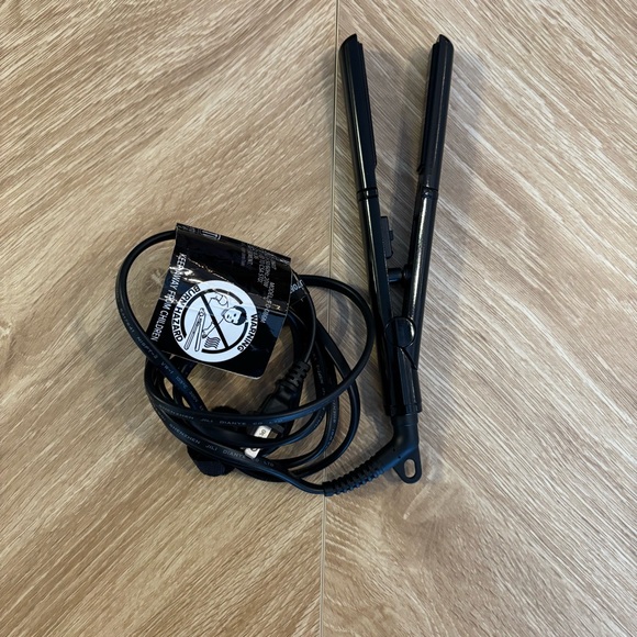 Paul Mitchell ProTools Sleek Black Styler - Picture 2 of 7